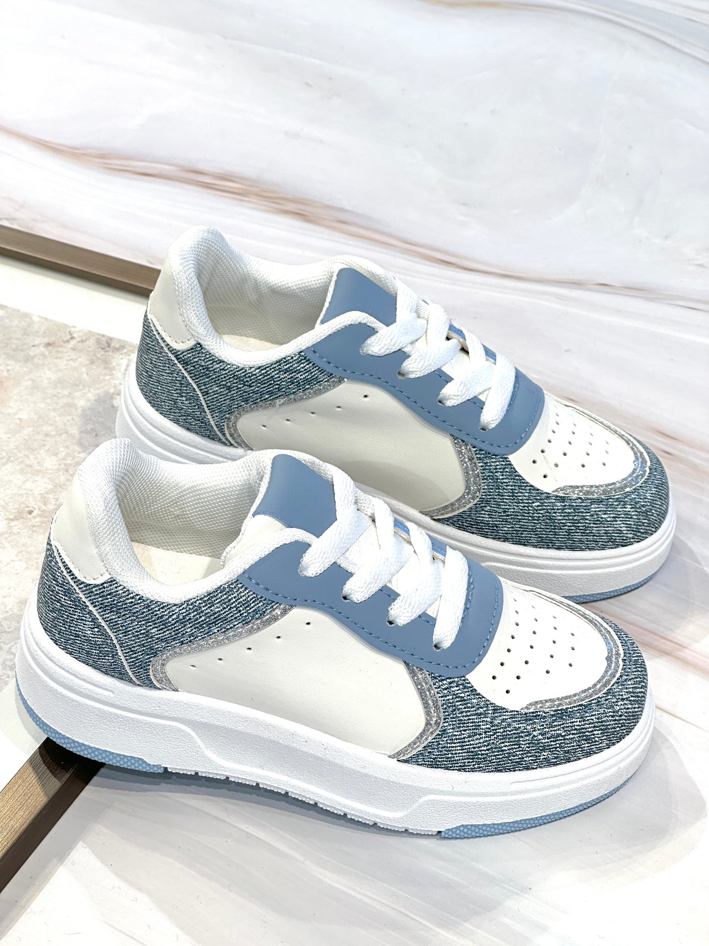 KID668 Baskets à lacets enfant