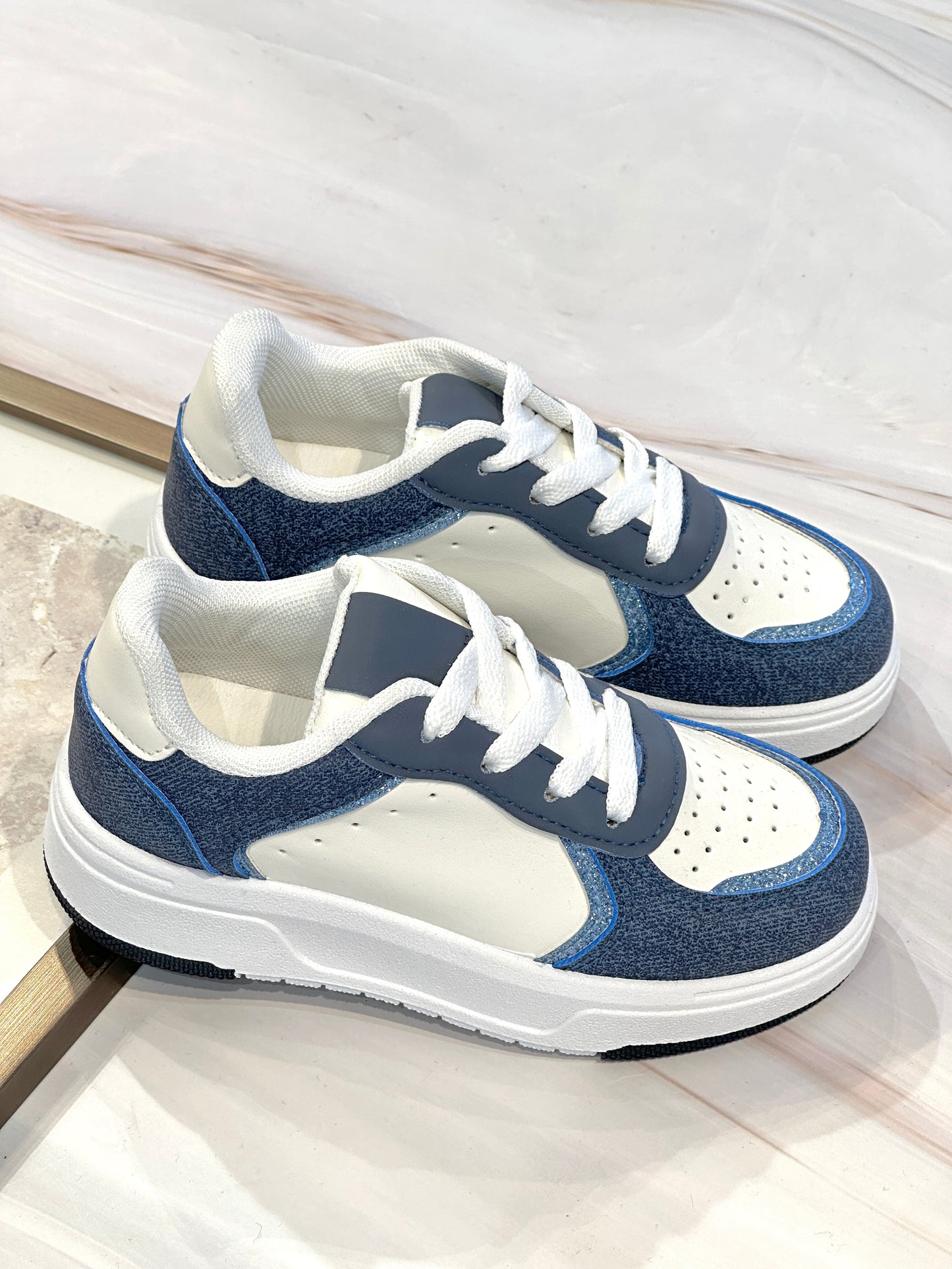 KID668 Baskets à lacets enfant