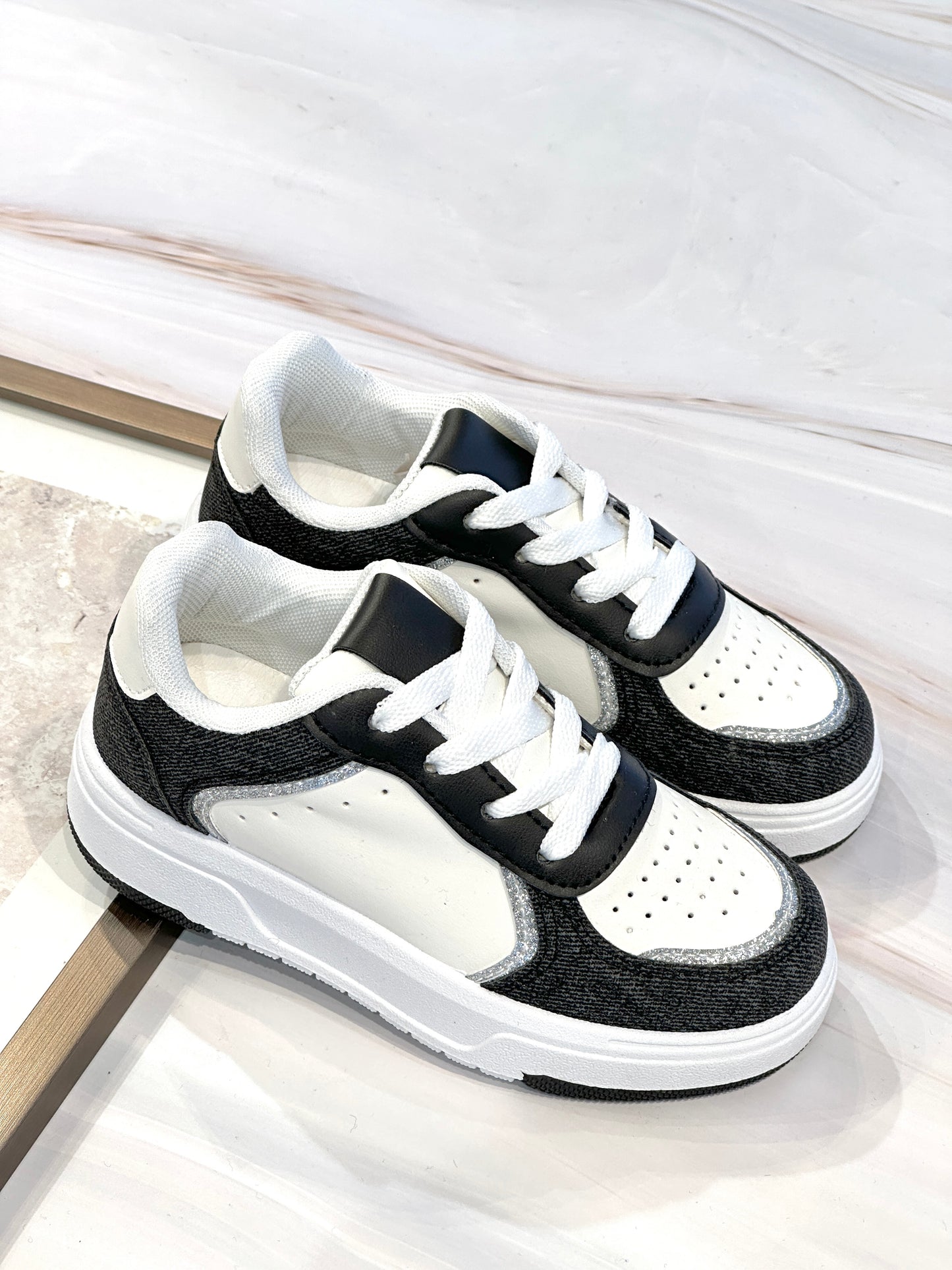 KID668 Baskets à lacets enfant