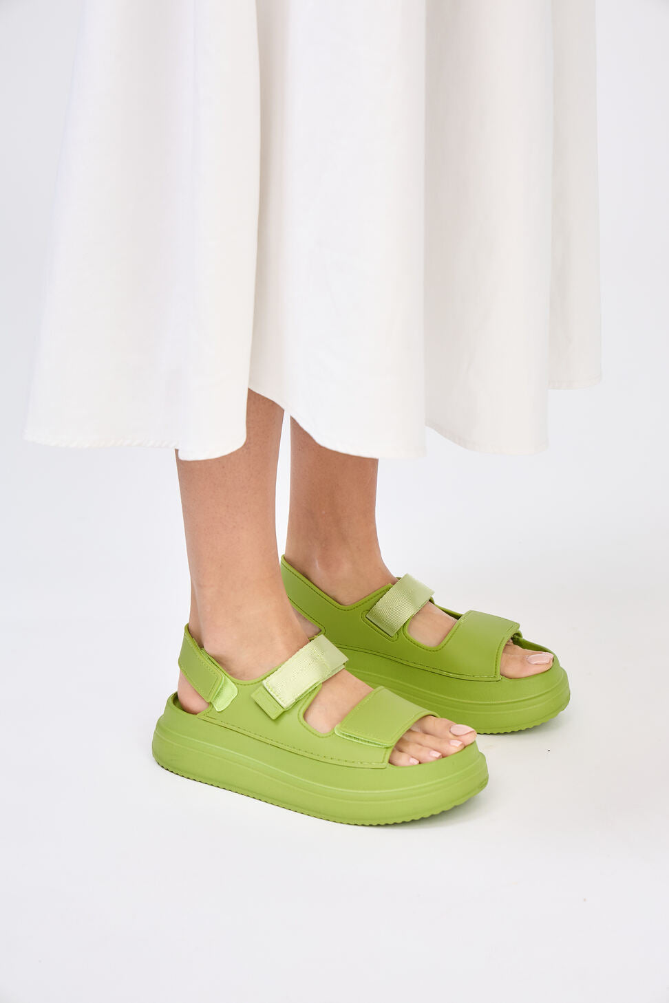 BK573 Sandales compensées à velcro – modèle en plastique souple