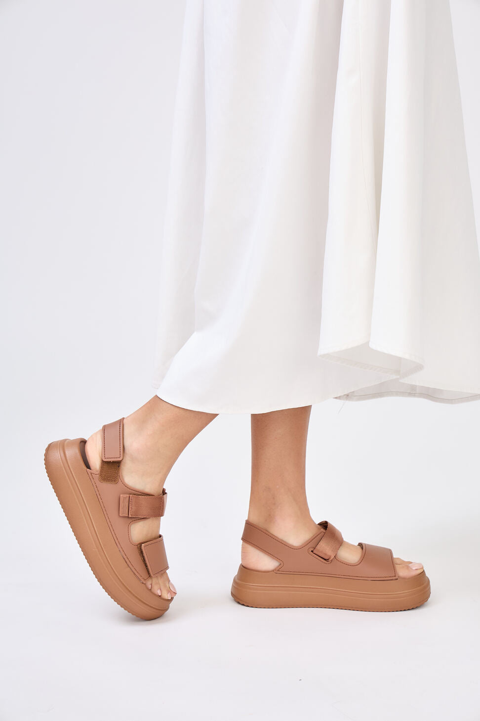 BK573 Sandales compensées à velcro – modèle en plastique souple