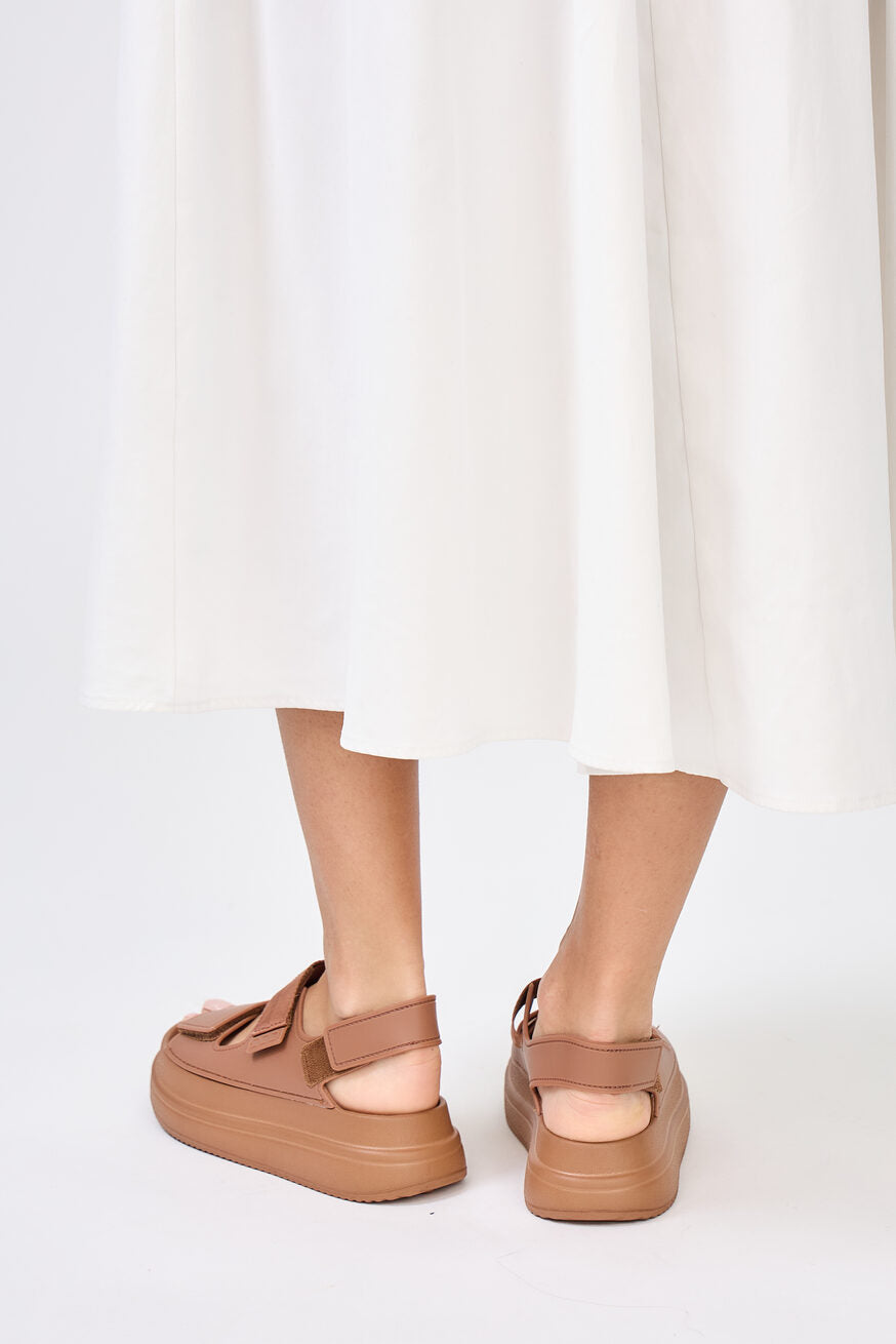BK573 Sandales compensées à velcro – modèle en plastique souple