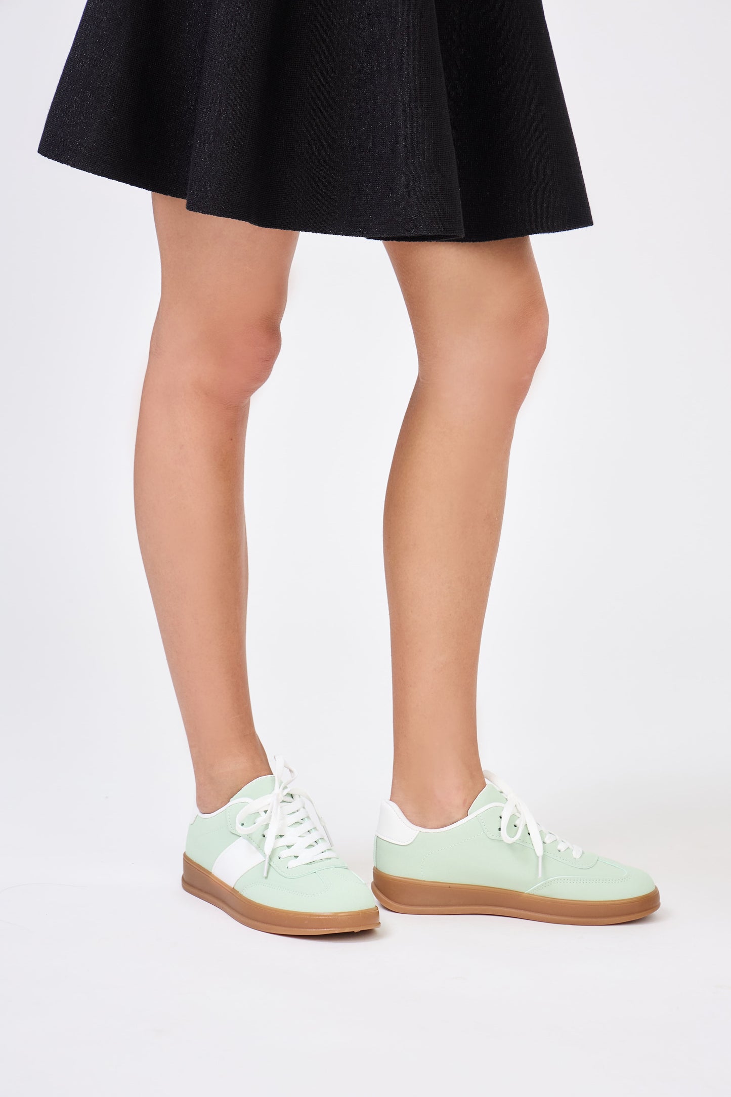 BK522 Baskets pastel à lacets