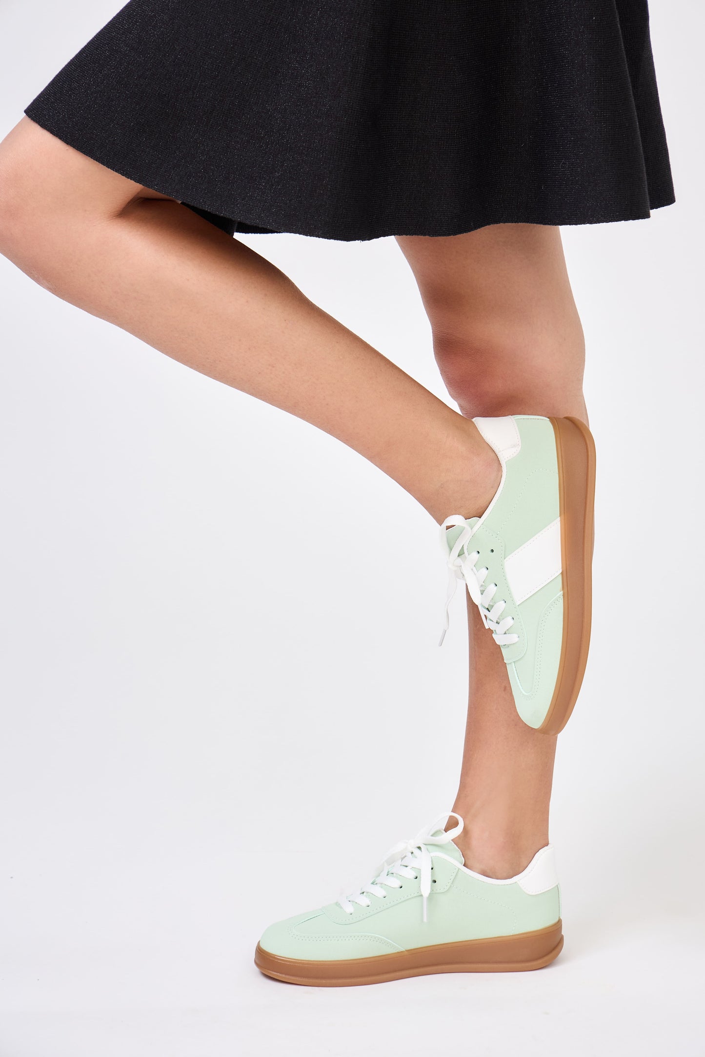 BK522 Baskets pastel à lacets