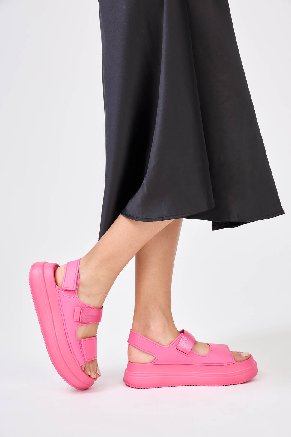 BK573 Sandales compensées à velcro – modèle en plastique souple