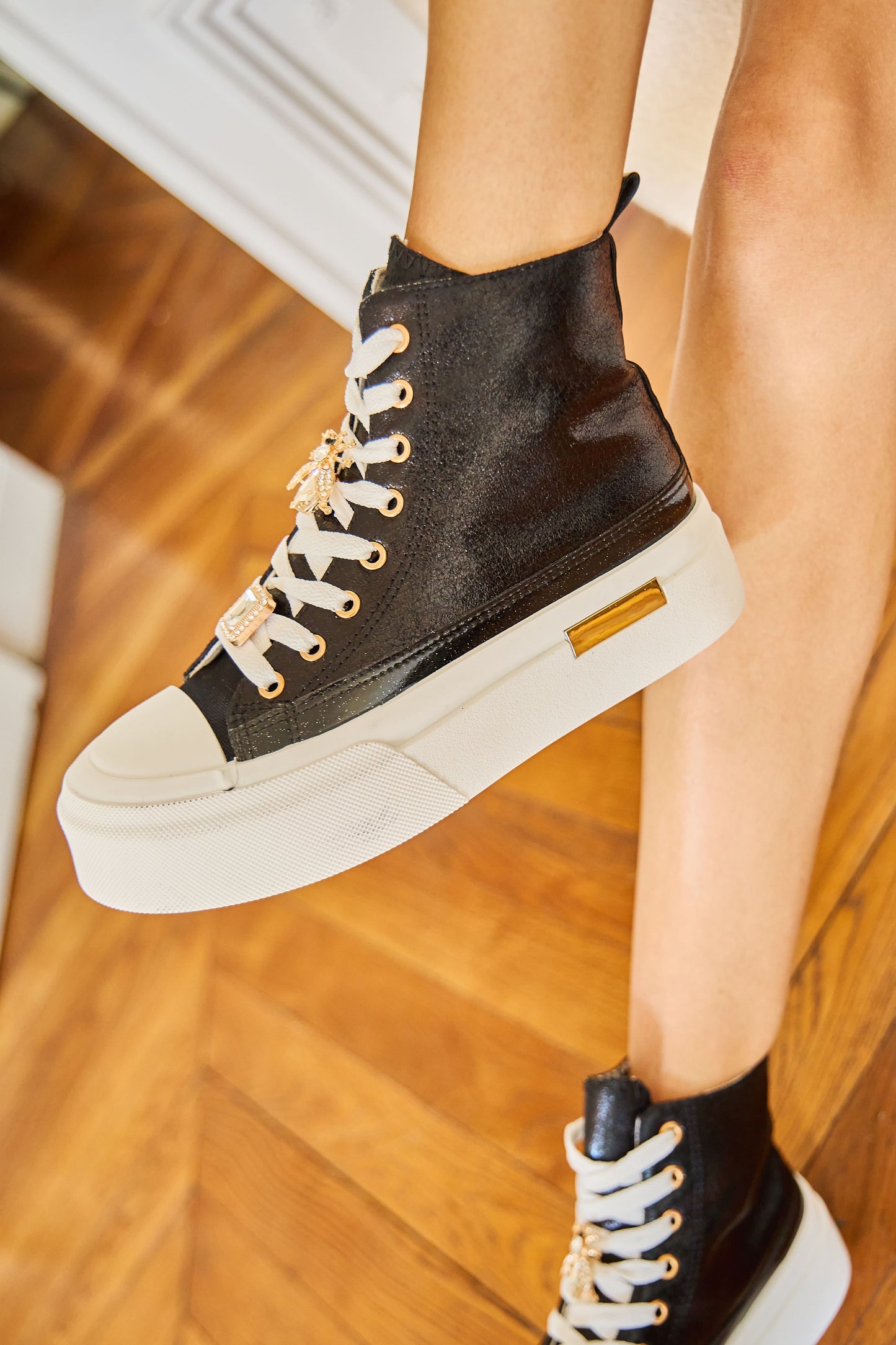 SP527 Basket avec bijoux amovibles – Confort et touche tendance
