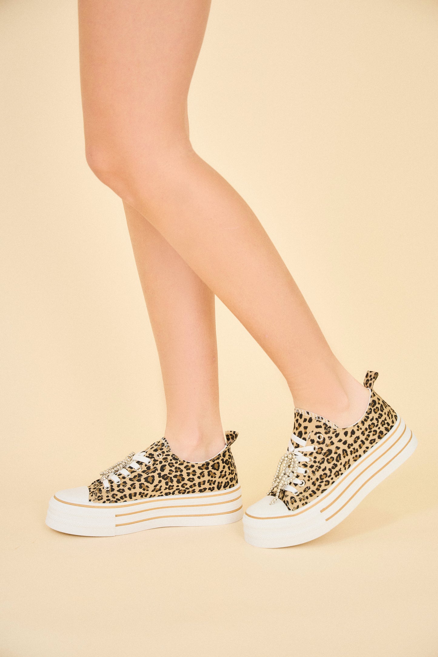BK517 Baskets à lacets avec plateforme et bijoux