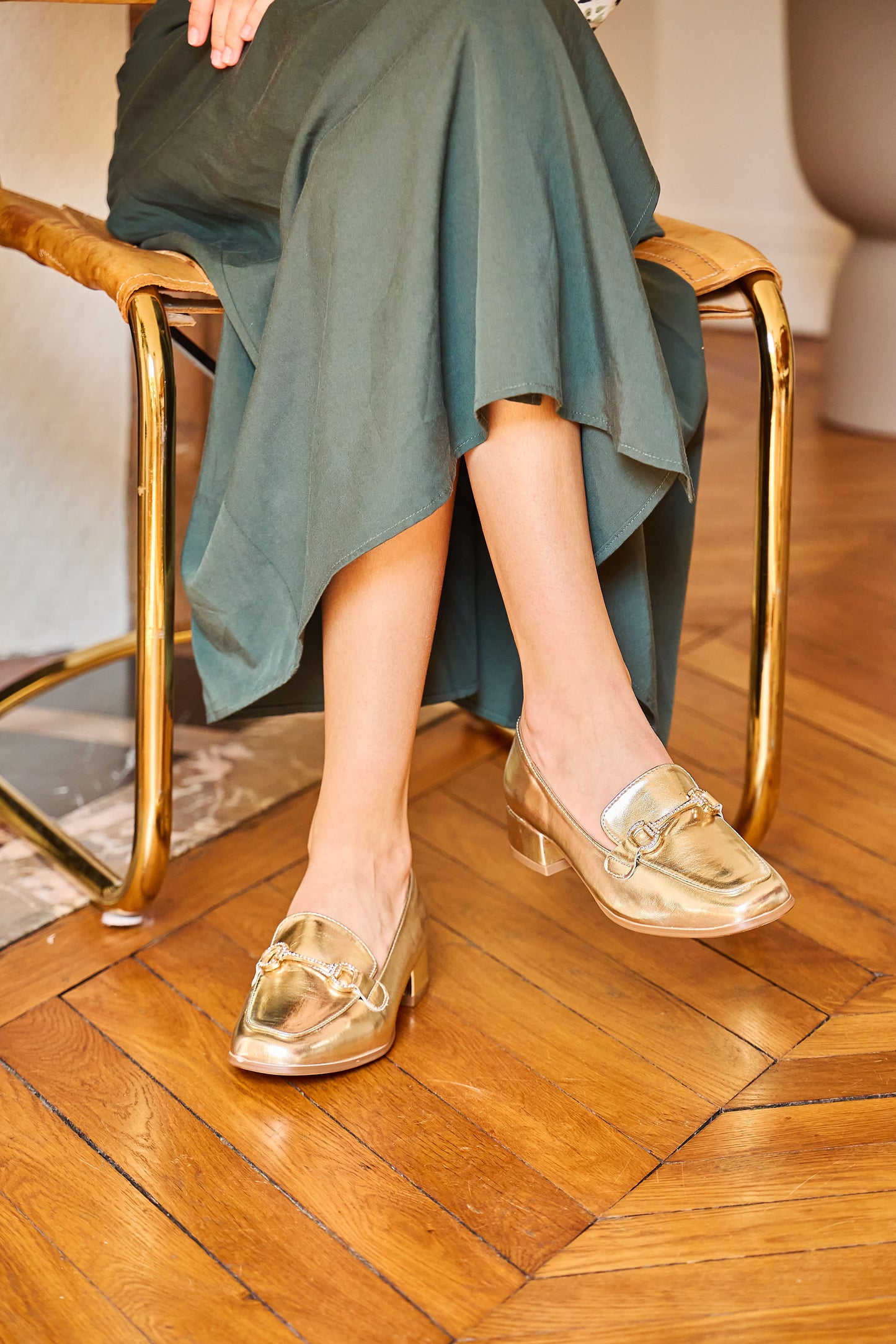 SP543 Escarpins vernis avec bijou