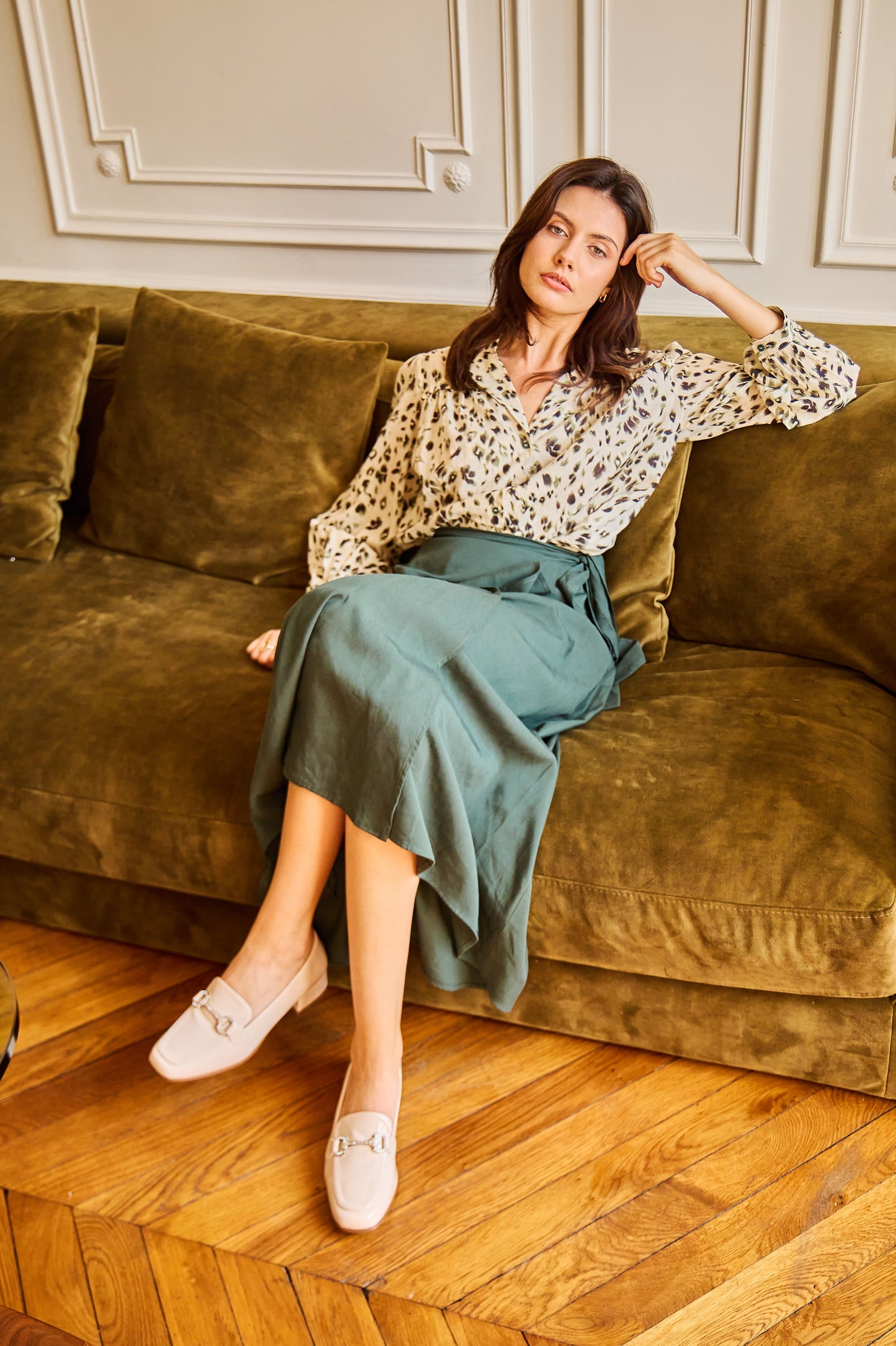 SP543 Escarpins vernis avec bijou