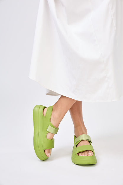 BK573 Sandales compensées à velcro – modèle en plastique souple