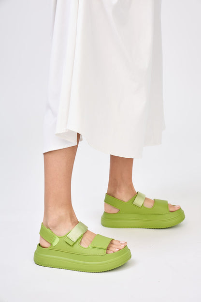 BK573 Sandales compensées à velcro – modèle en plastique souple