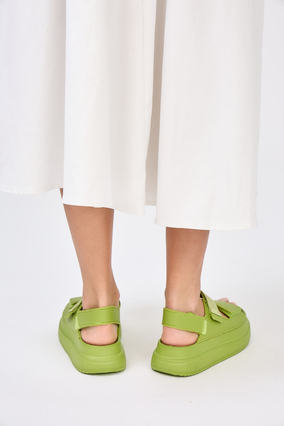 BK573 Sandales compensées à velcro – modèle en plastique souple
