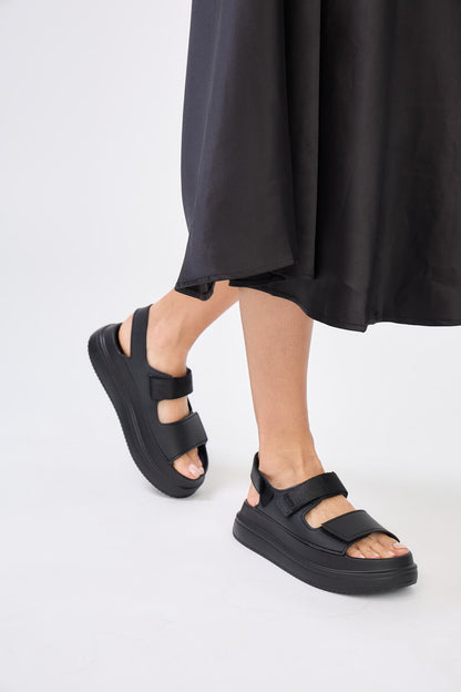 BK573 Sandales compensées à velcro – modèle en plastique souple
